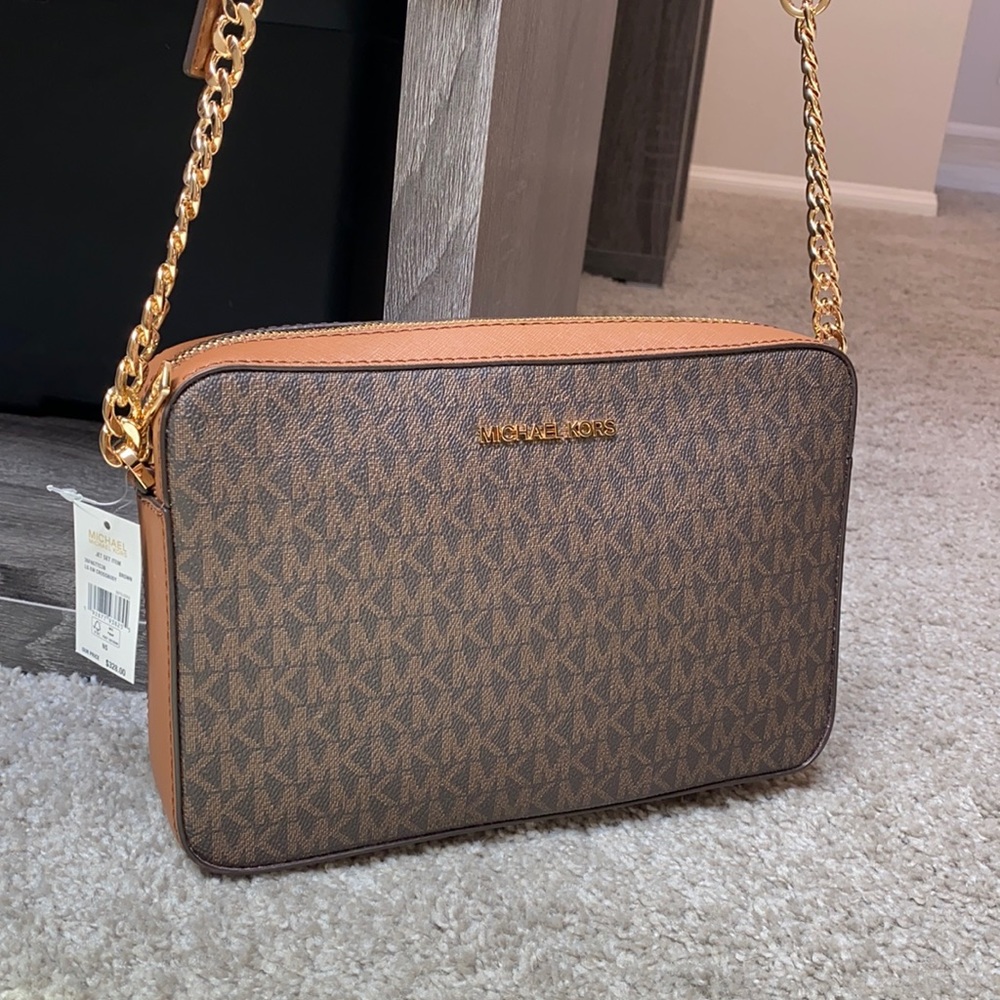 TAGS ON** Michael Kors Jet Set Crossbody